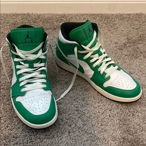 Men’s Air Jordan 1Green and White Leather High-Top Sneakers